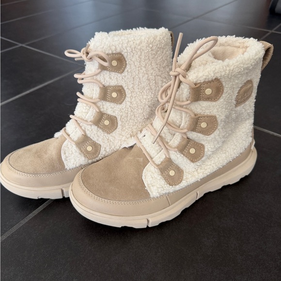 Sorel Women's Lace Up Boots in Cream and Tan - Picture 2 of 5